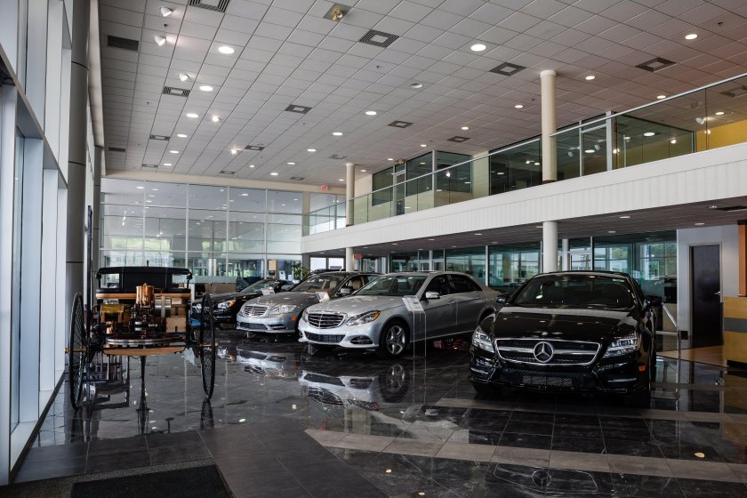 Автомобильный салон