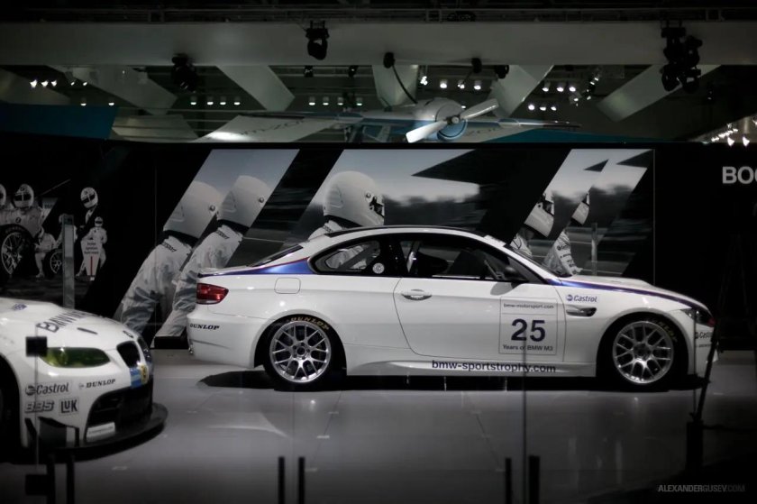 Рекламный стенд БМВ