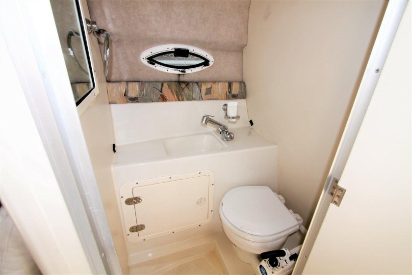 Катер с туалетом