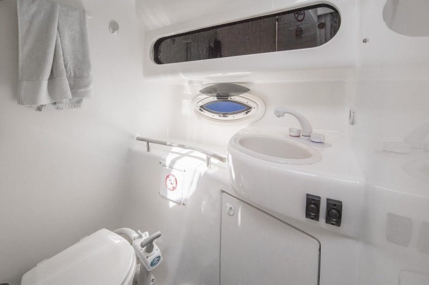 Катер Bayliner 305