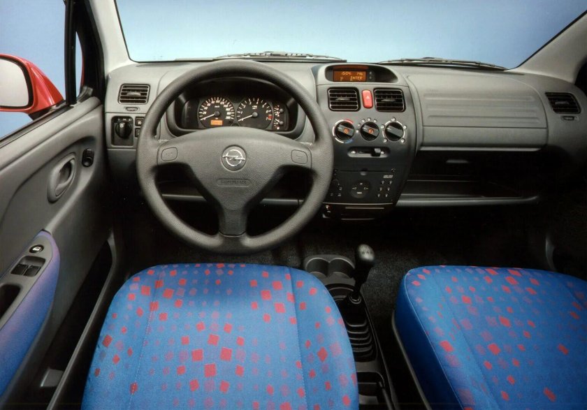 Опель Агила 2002 салон