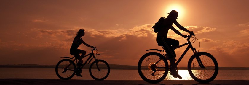 Девушка на велосипеде