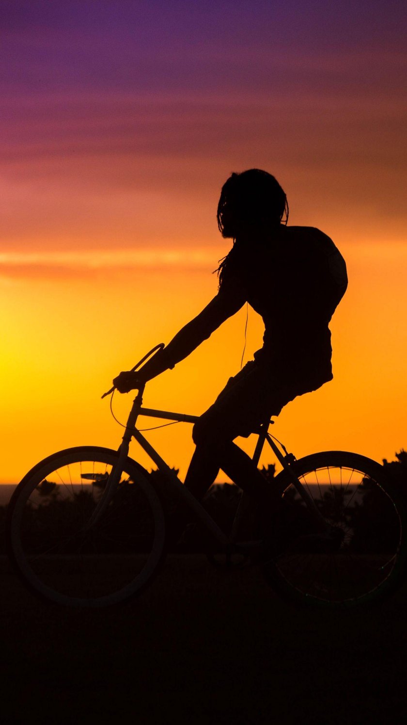 Велосипедист на закате