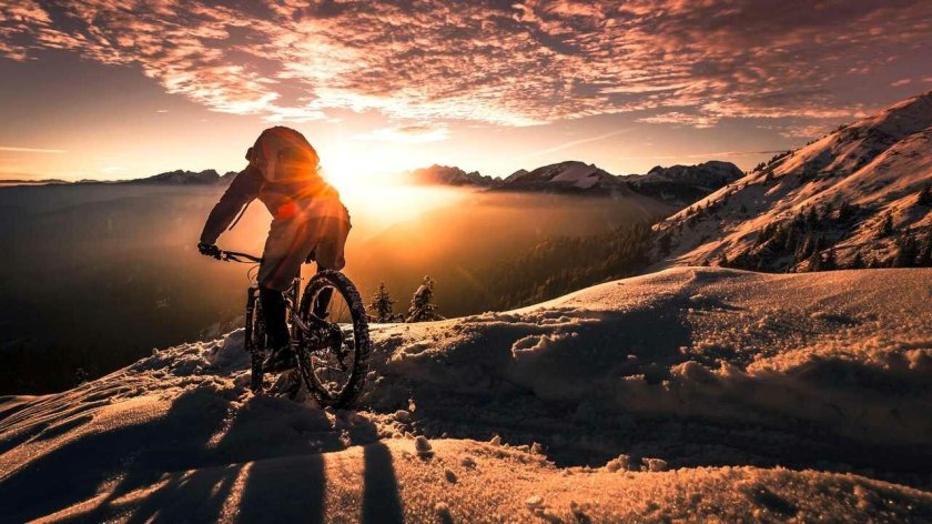 Велосипедист на закате