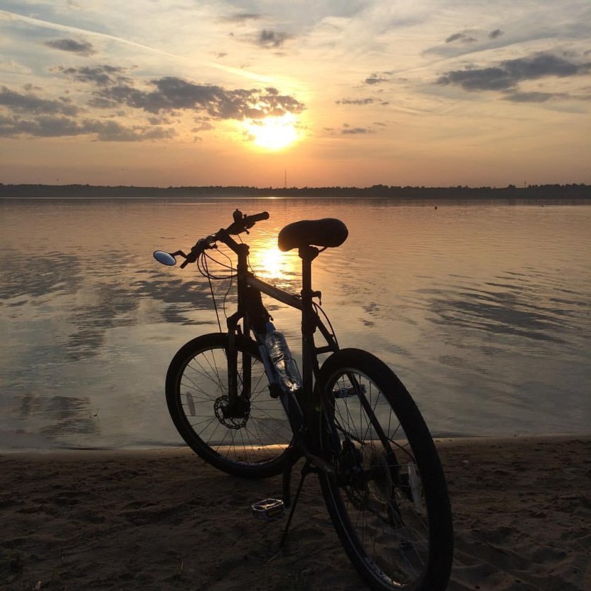 Велосипед закат туман