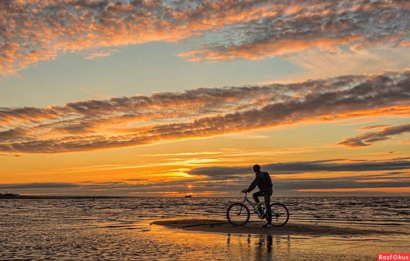 Велосипедист на закате