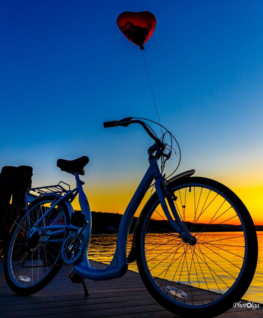 Велосипедист на закате