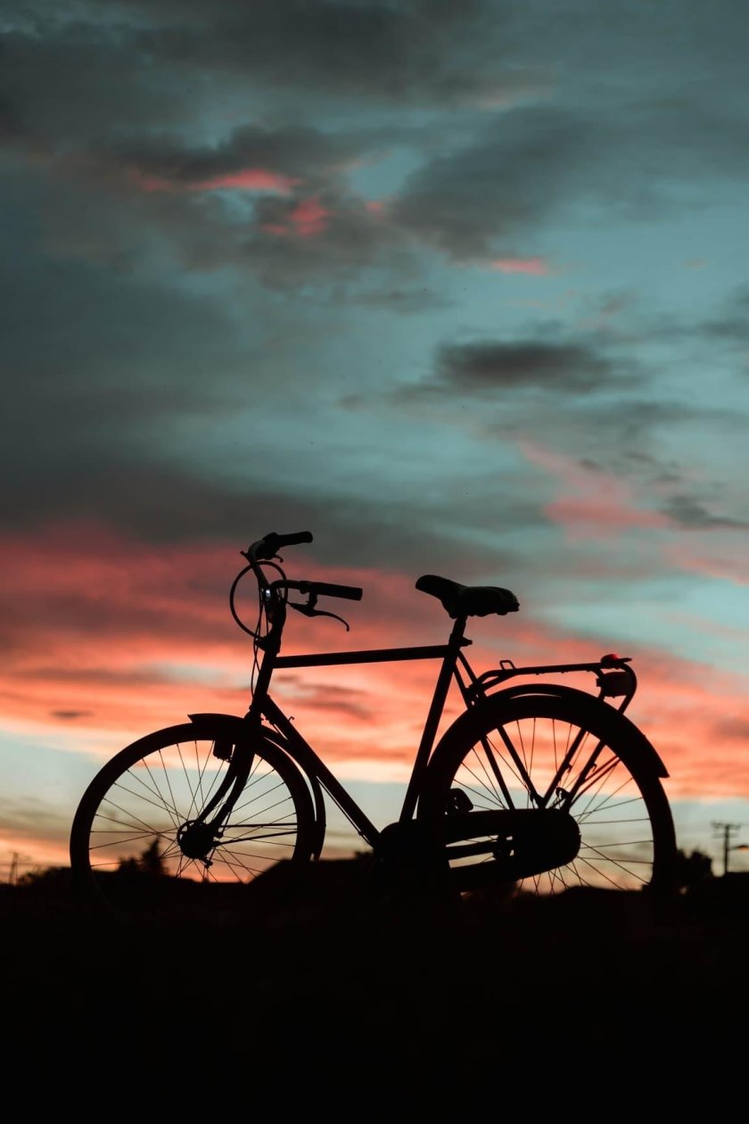 Велосипедист на закате