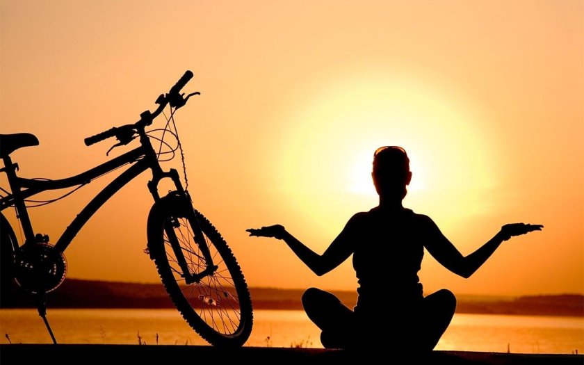 Девушка на велосипеде