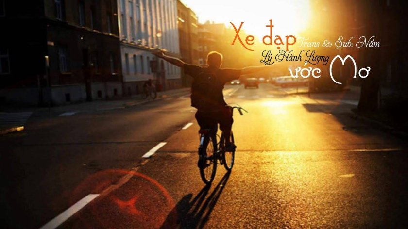 Велосипедист на дороге