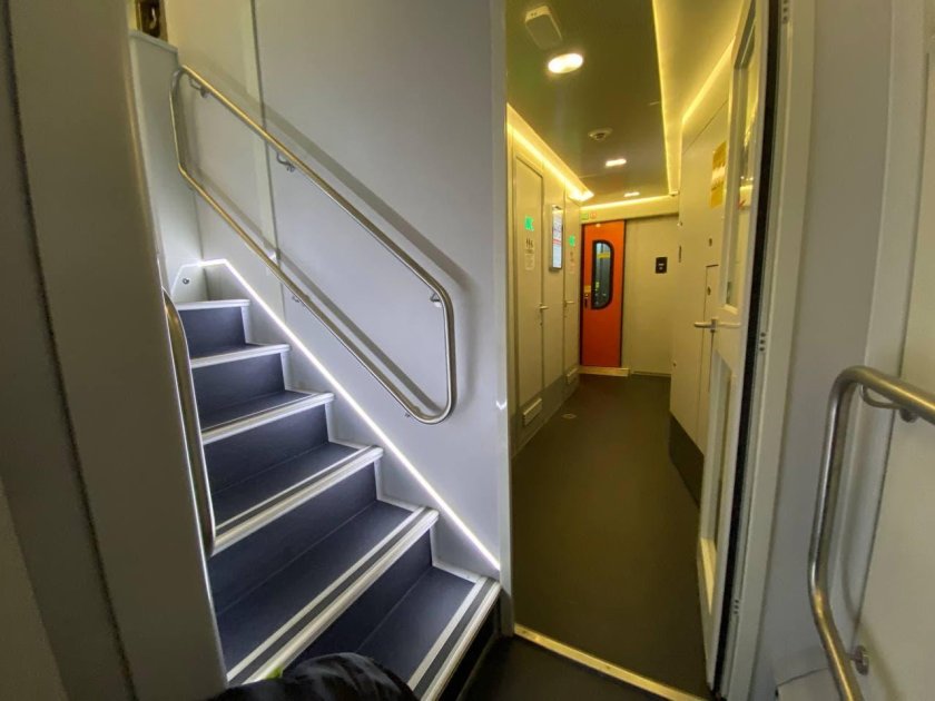 Поезд 137у двухэтажный