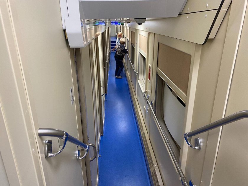 Купейный вагон двухэтажного поезда