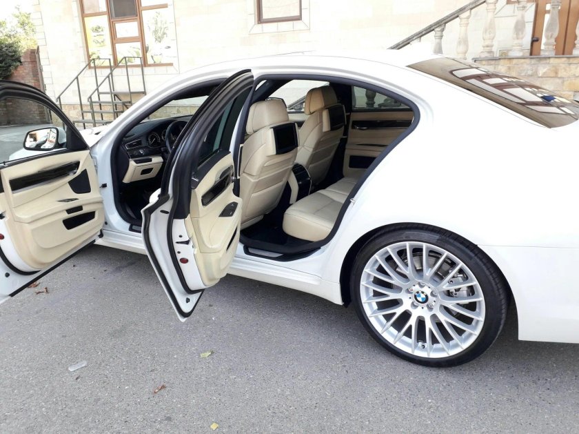 BMW 7 белый салон