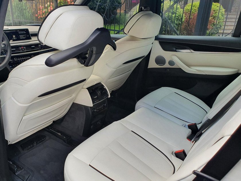 Белый БМВ х5 с белым салоном