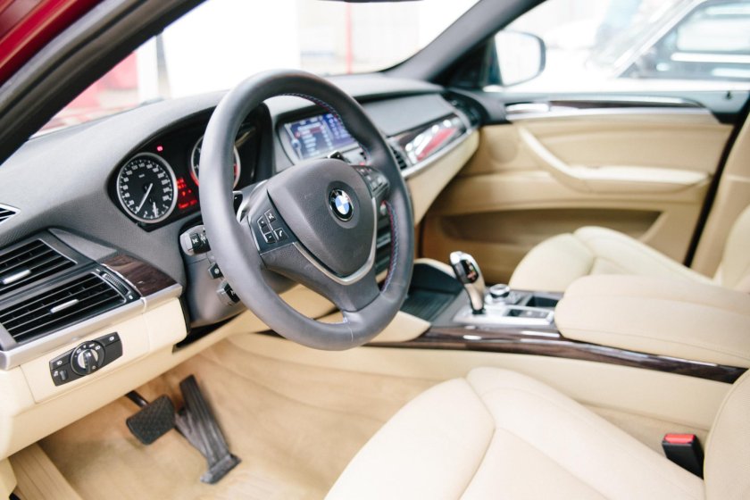 БМВ x4 светлый салон