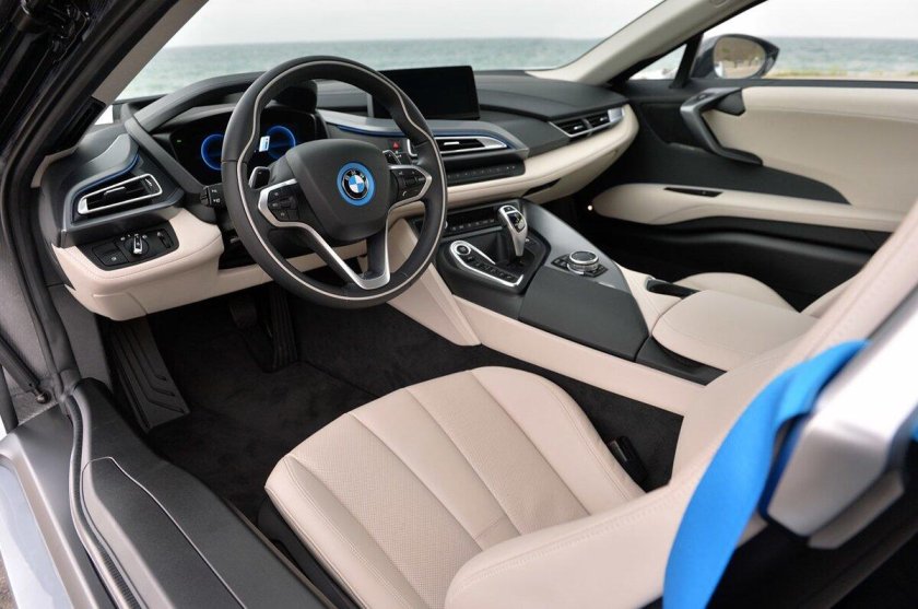 BMW i8 салон