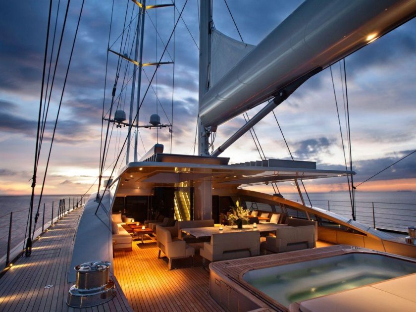 Парусная яхта Афродита