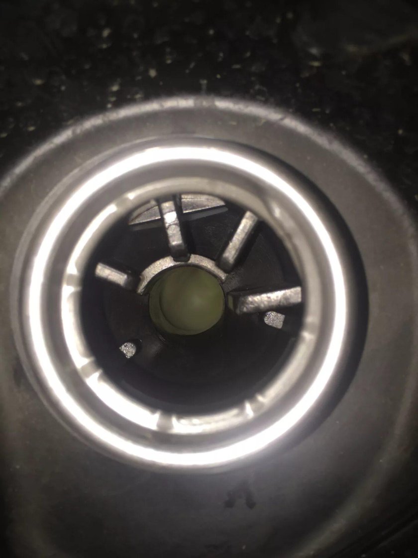 Горловина бензобака Skoda Superb