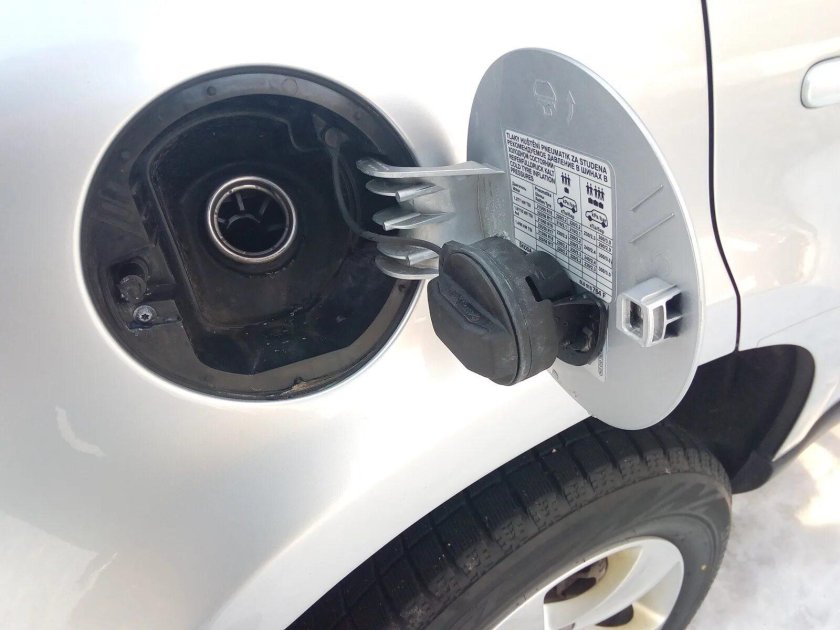 Лючок бензобака Шкода Рапид 2016