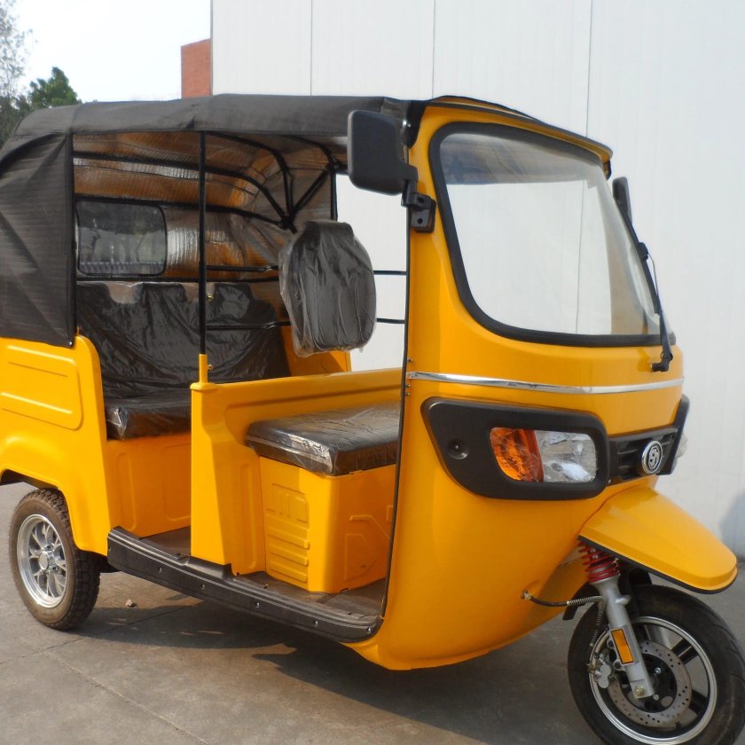 Трёхколёсный тук тук