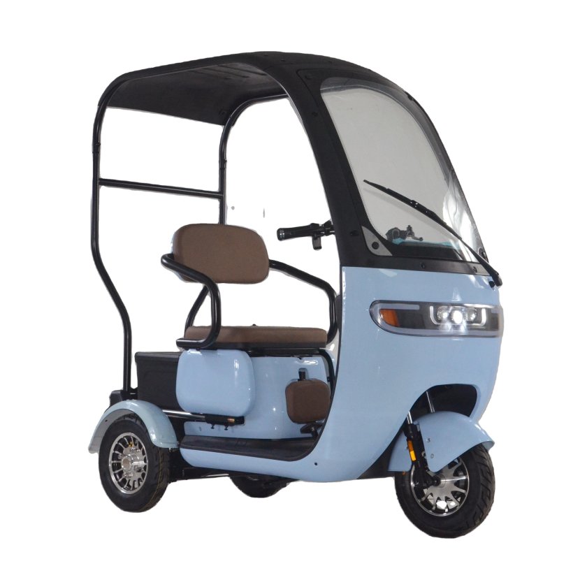 Скутер с крышей