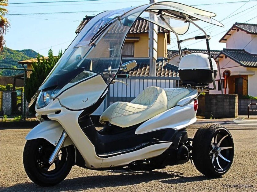 Yamaha Majesty трицикл