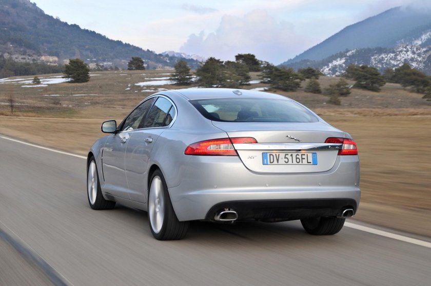 Jaguar XF 2010