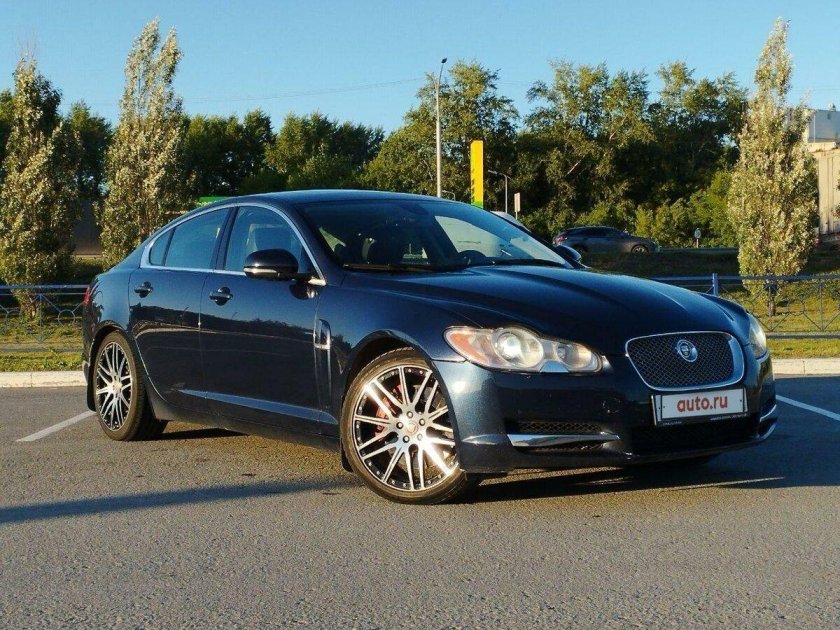 Ягуар XF 2010