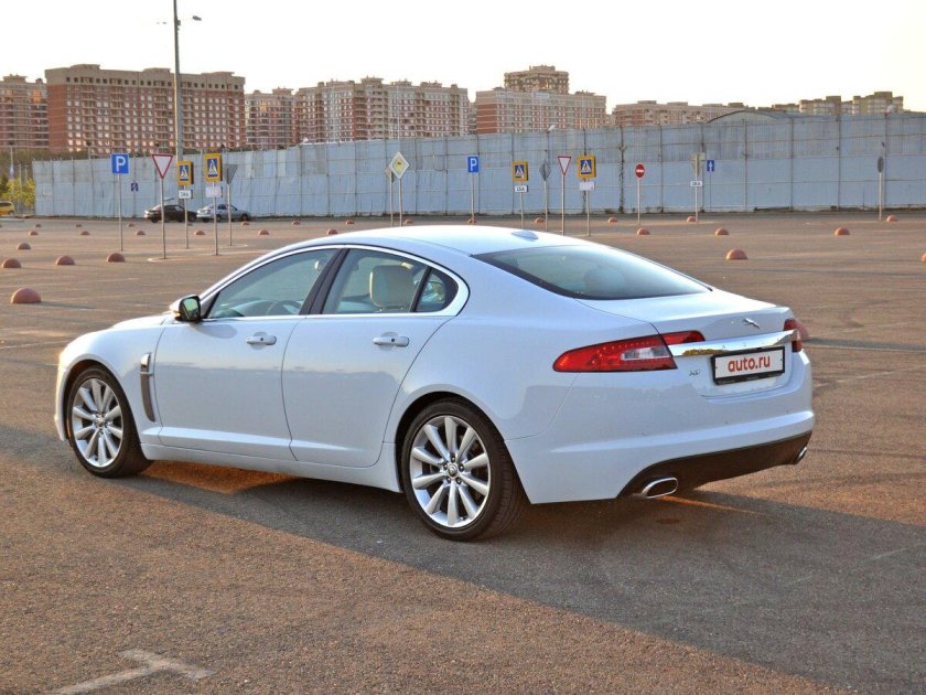 Jaguar XF 2010 белый