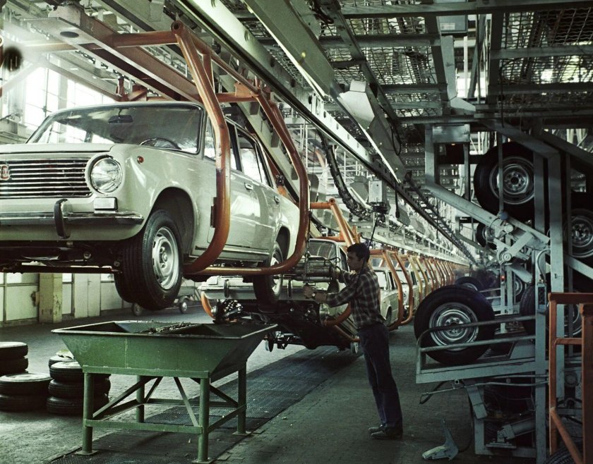 ВАЗ 2101 на конвейере