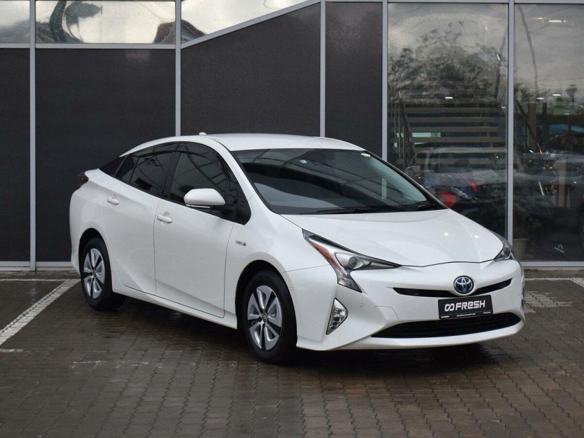 Toyota Prius белый