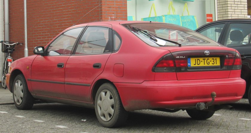 Тойота Королла лифтбек 1994