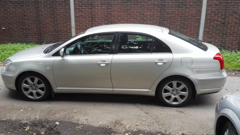 Тойота Авенсис лифтбек