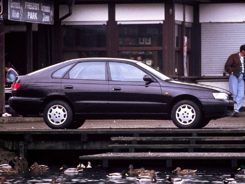 Toyota Carina e 1992 лифтбек