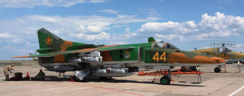 Истребитель-бомбардировщик миг-27м