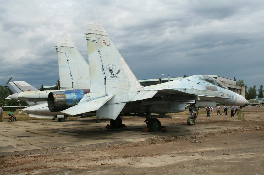 Самолет Су-27уб