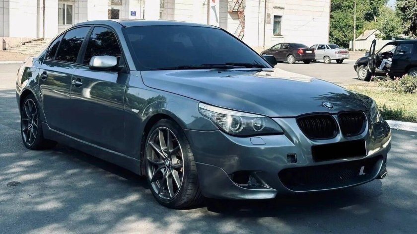 BMW m5 e60 серебристый