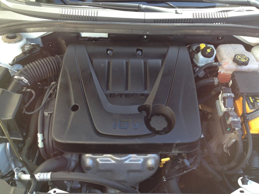 Подкапотка Шевроле Круз 1.6