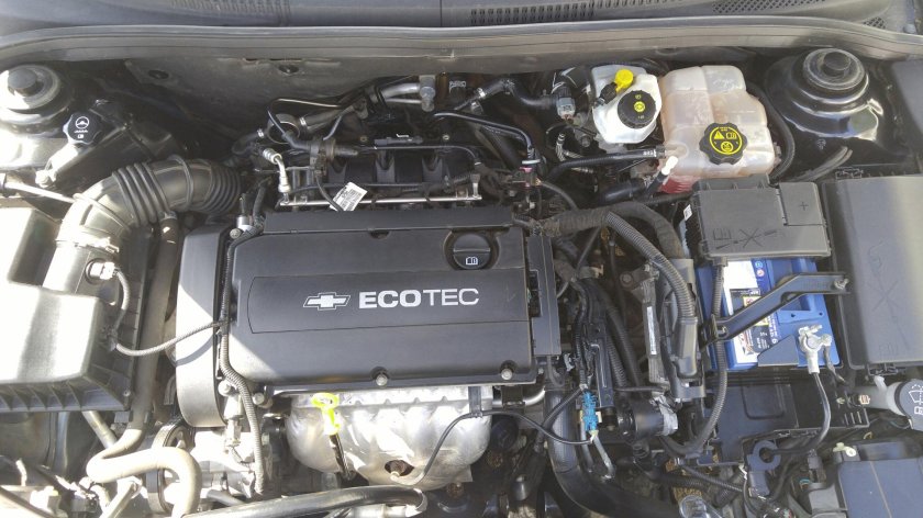 Подкапотка Шевроле Круз 1.8