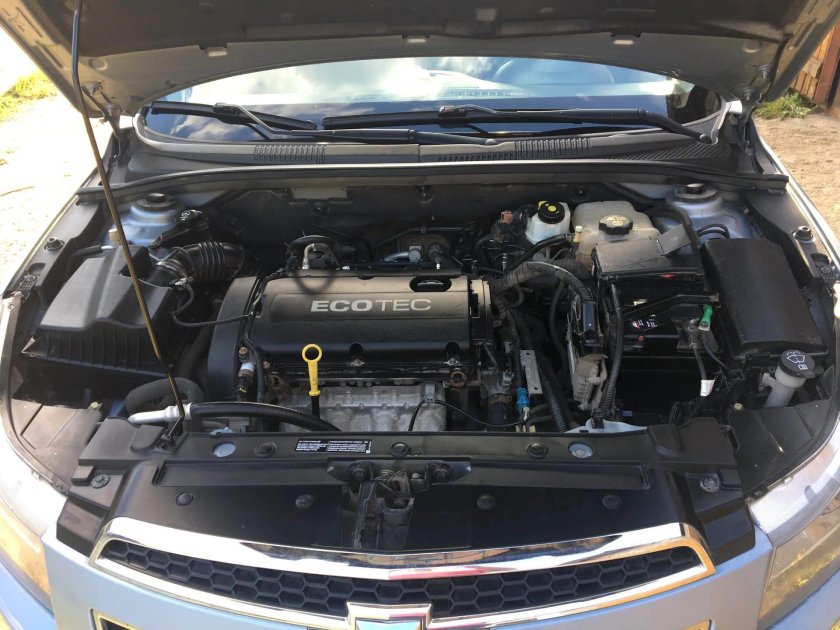 Подкапотка Шевроле Круз 1.8