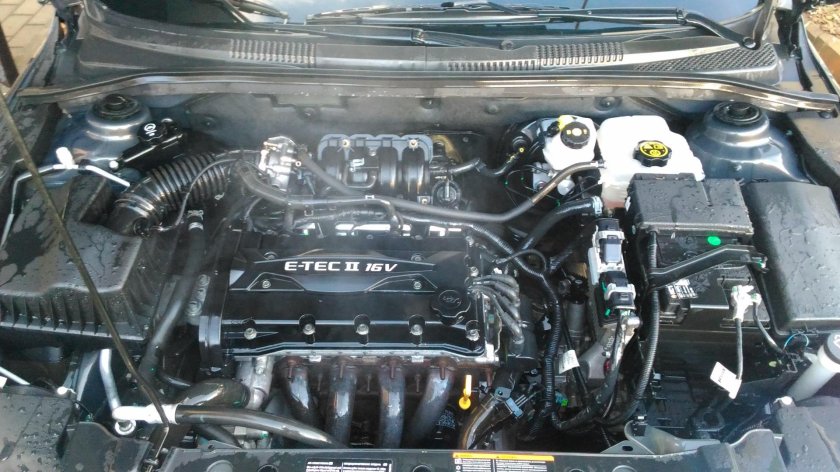 Моторный отсек Шевроле Круз 1.6