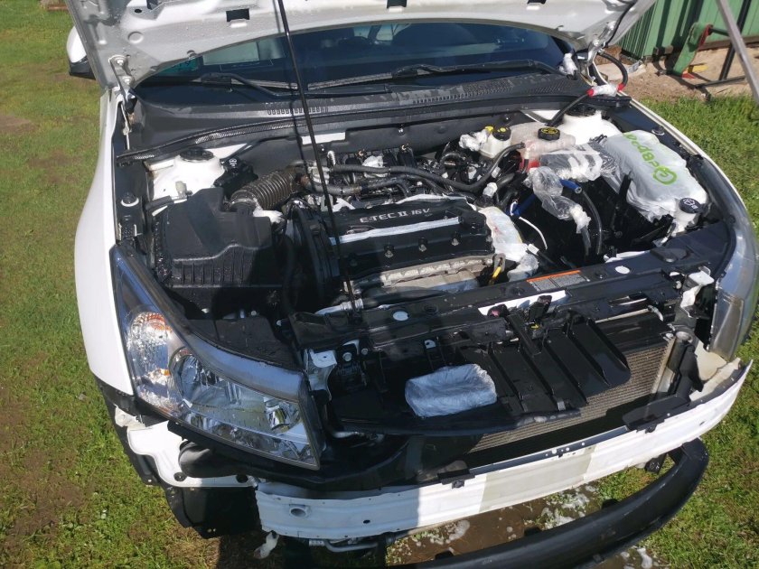 Подкапотка Шевроле Круз 1.6