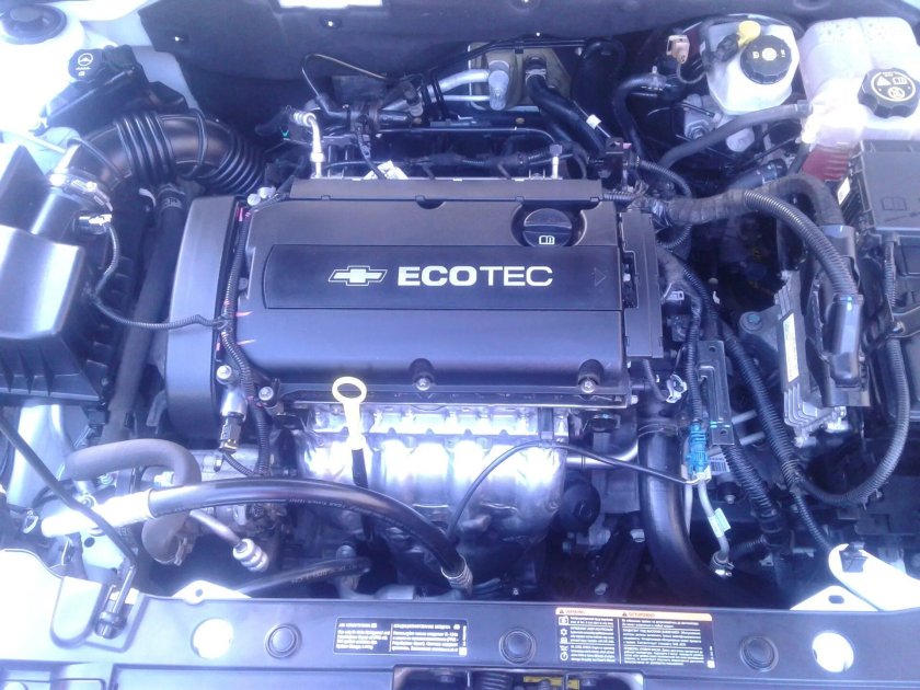 Подкапотка Шевроле Круз 1.6