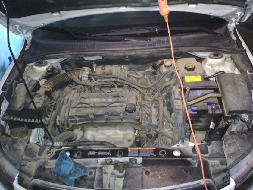 Подкапотное пространство Шевроле Круз 1.8