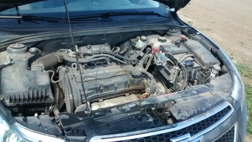 Подкапотное пространство Chevrolet Cruze 1.6