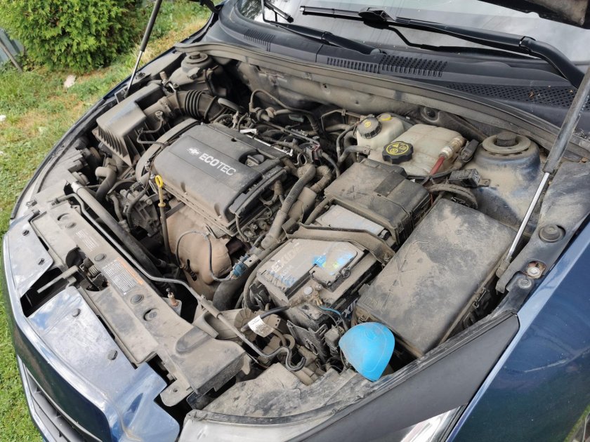 Мойка подкапотного пространства