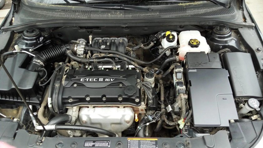 Подкапотное пространство Круз 1.6