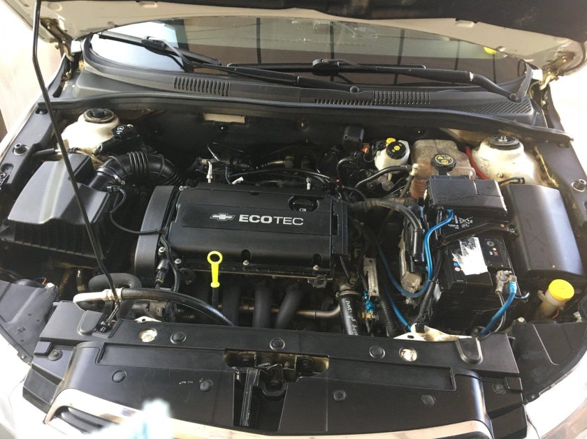 Подкапотка Шевроле Круз 1.6