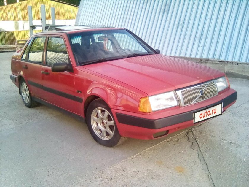Volvo 460 1990