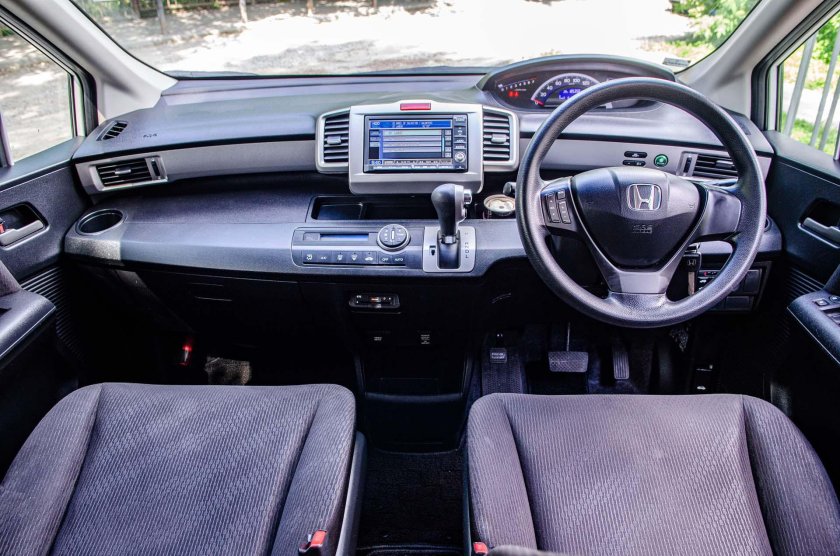 Honda freed Spike gb3 фото салона